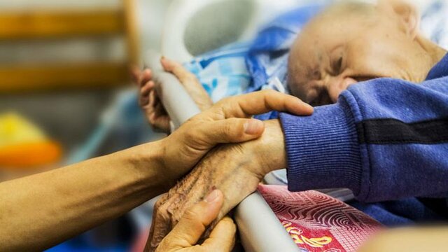 توصیههایی برای پرستارانِ افراد مبتلا به آلزایمر