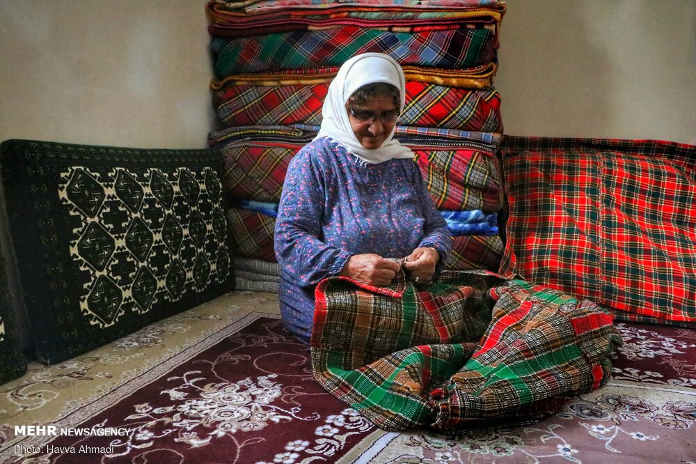 هنر رو به فراموشی سفره بافی و لوون