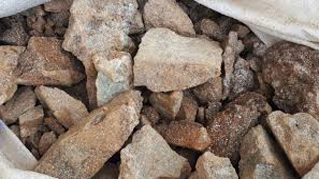 قاچاقچی خاک، خاک بر سر شد