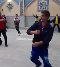 ورزش صبحگاهی در مسجد خمینی شهر جنجالی شد