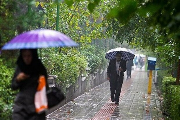 بارش پراکنده باران در راه تهران
