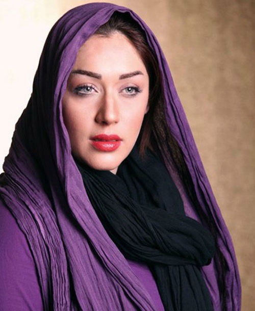 چهره ها/ سارا منجزی پور با ماسک ویژه در بیمارستان