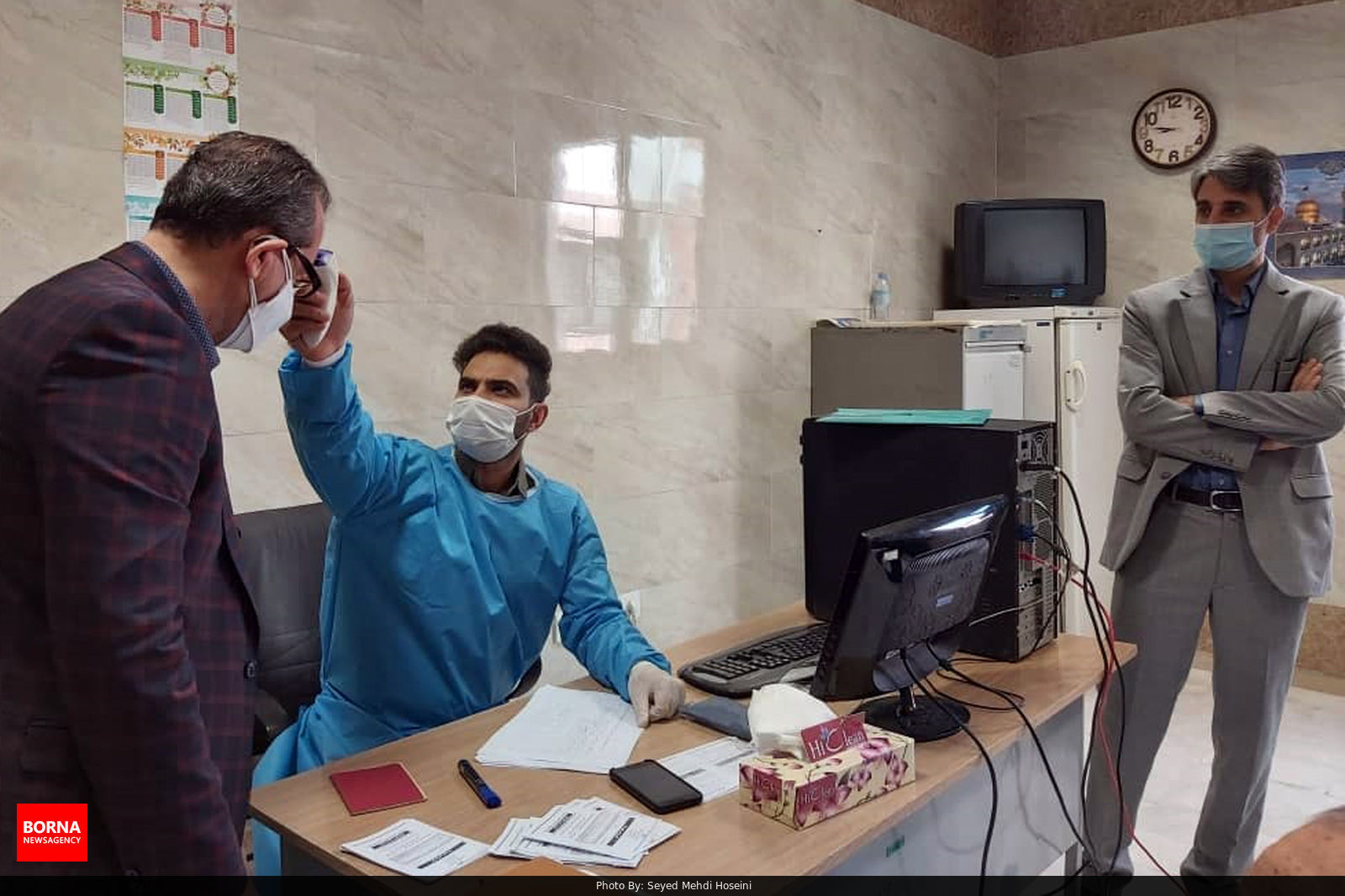 عکس/ آغاز واکسیناسیون کرونا به پزشکان مطب ها در قم