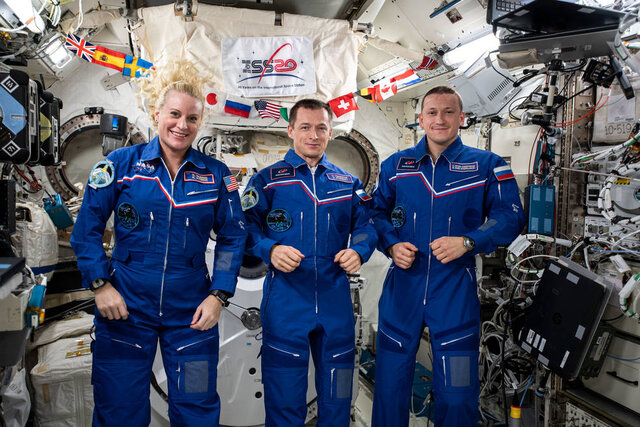 فضانوردان ایستگاه فضایی به زمین رسیدند