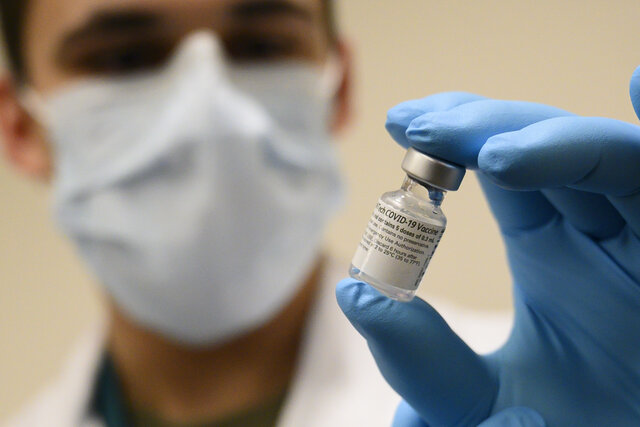 نیروهای خدمات شهری همدان واکسن کرونا دریافت می‌کنند