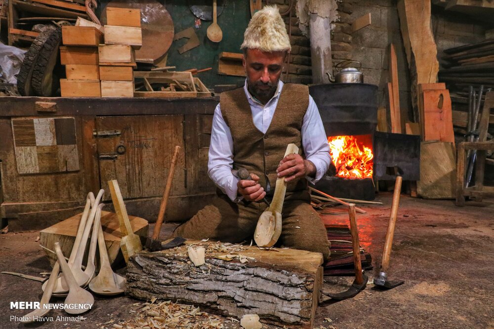 عکس/ هنر زیبای لاک تراشی در مازندران