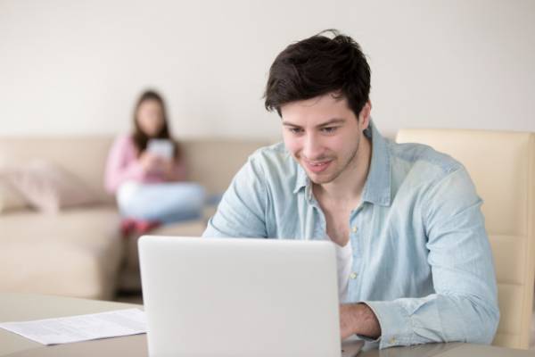 میشه به اینترنت اعتیاد داشت و ندونست؟