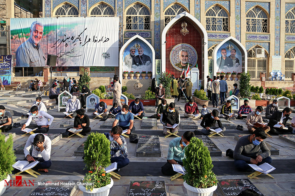 عکس/ ترتیل خوانی قرآن کریم در گلزار شهدای کرمان