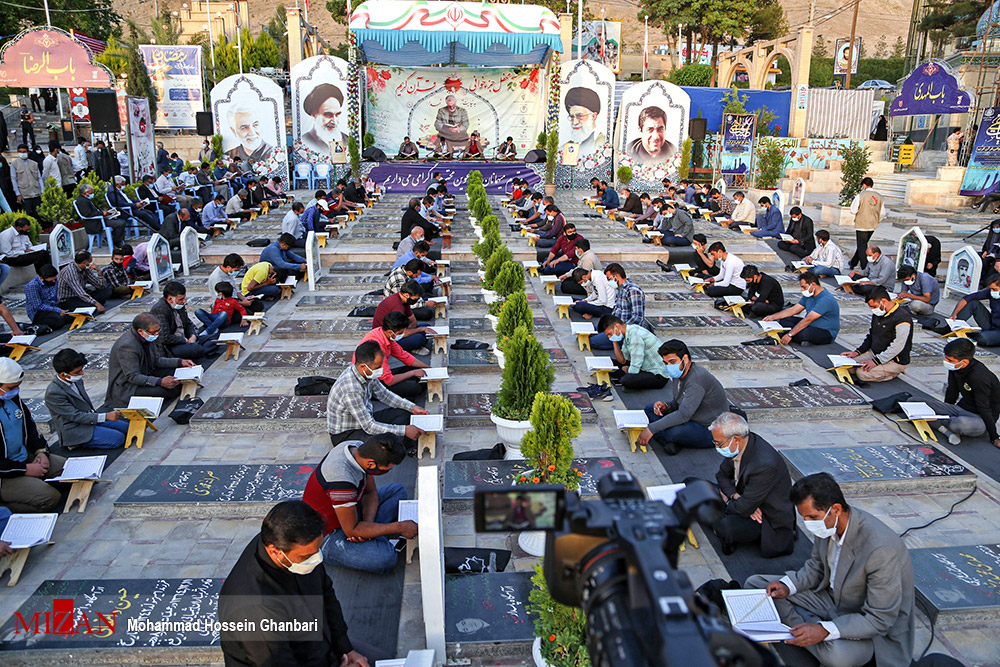 عکس/ ترتیل خوانی قرآن کریم در گلزار شهدای کرمان