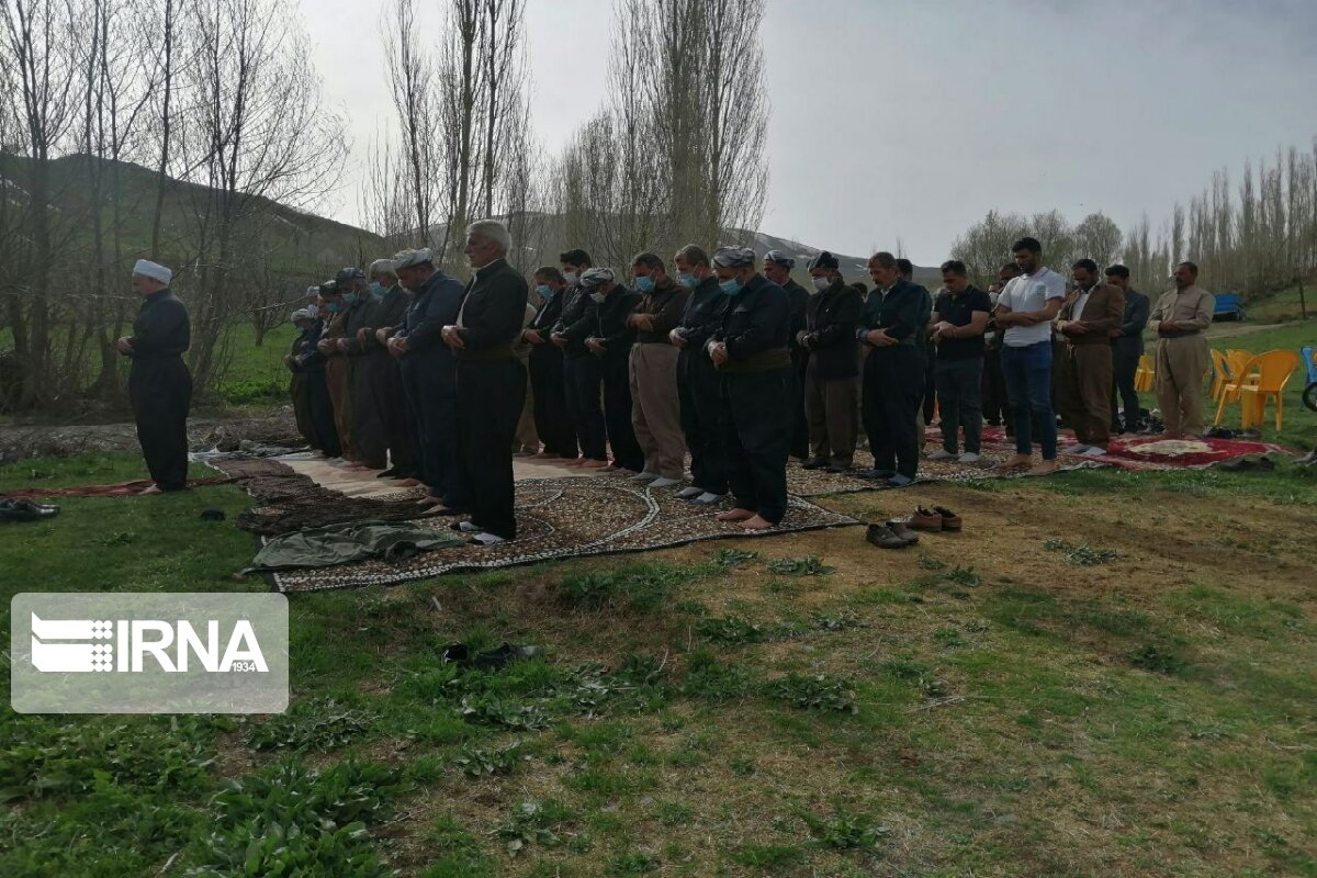 عکس/ اقامه نماز طلب باران در اشنویه