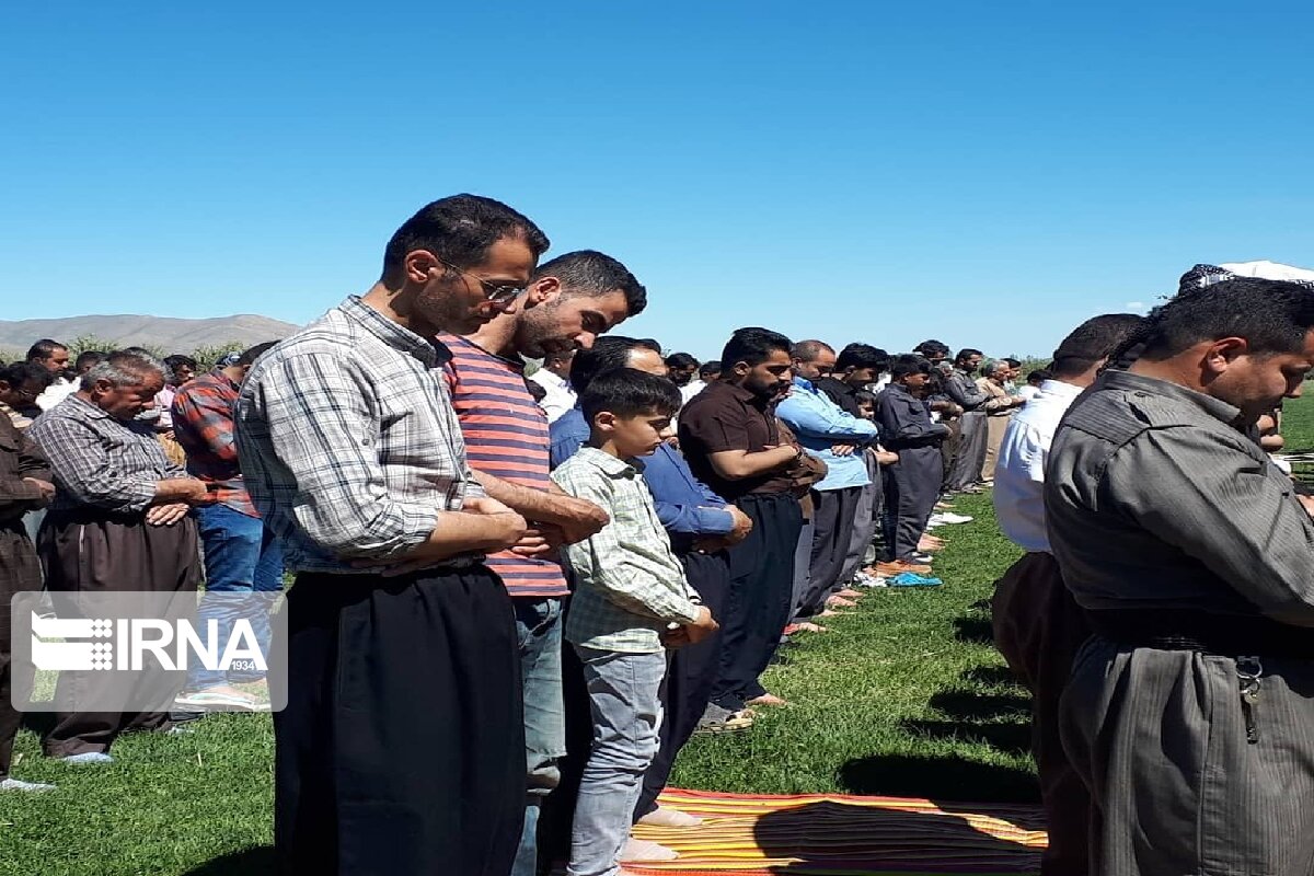 عکس/ اقامه نماز طلب باران در اشنویه