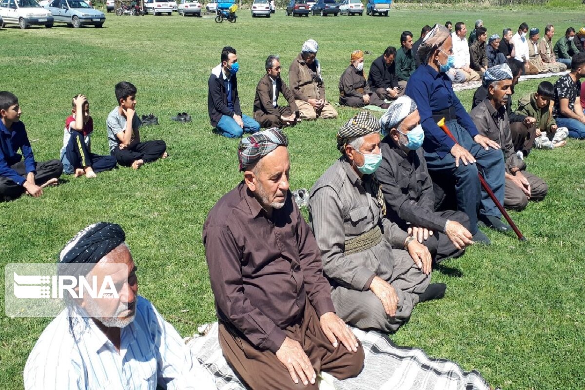 عکس/ اقامه نماز طلب باران در اشنویه