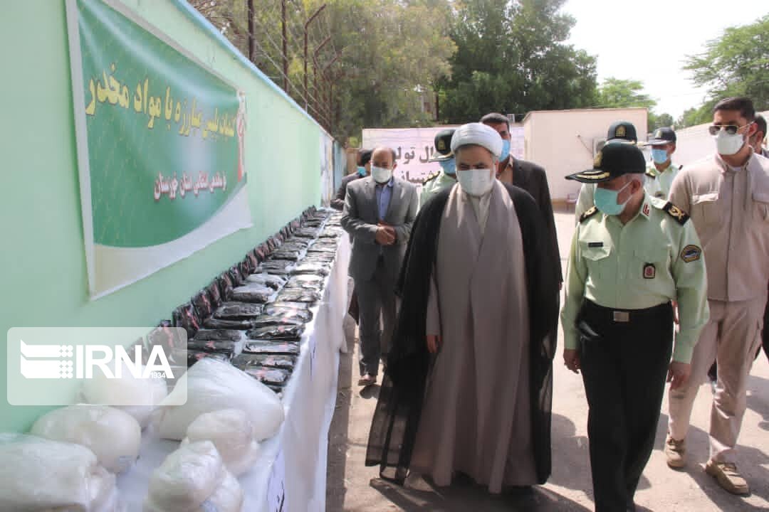 عکس/ کشف یک تن مواد مخدر و ۳۵۰ قبضه سلاح غیرمجاز در خوزستان