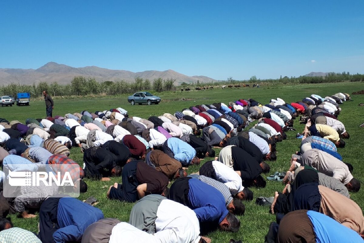 عکس/ اقامه نماز طلب باران در اشنویه