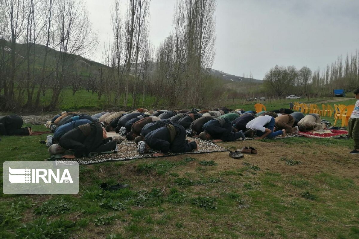 عکس/ اقامه نماز طلب باران در اشنویه
