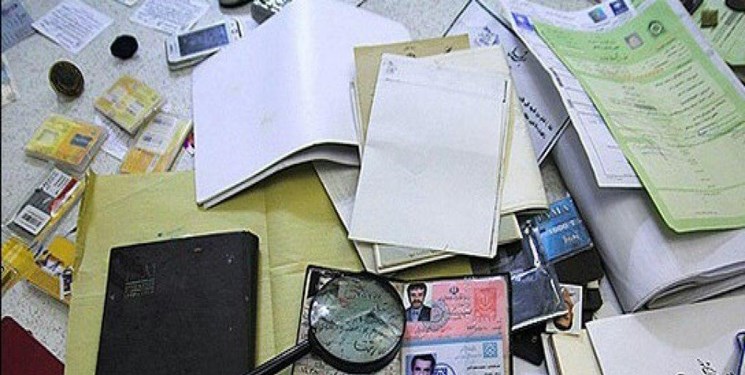 جاعلان اسناد دولتی در کوهدشت دستگیر شدند 