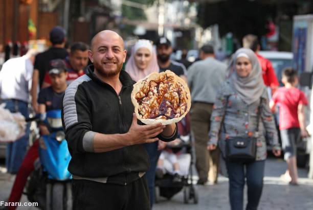 عکس/ پخت نان «ناعم» مخصوص افطار در دمشق