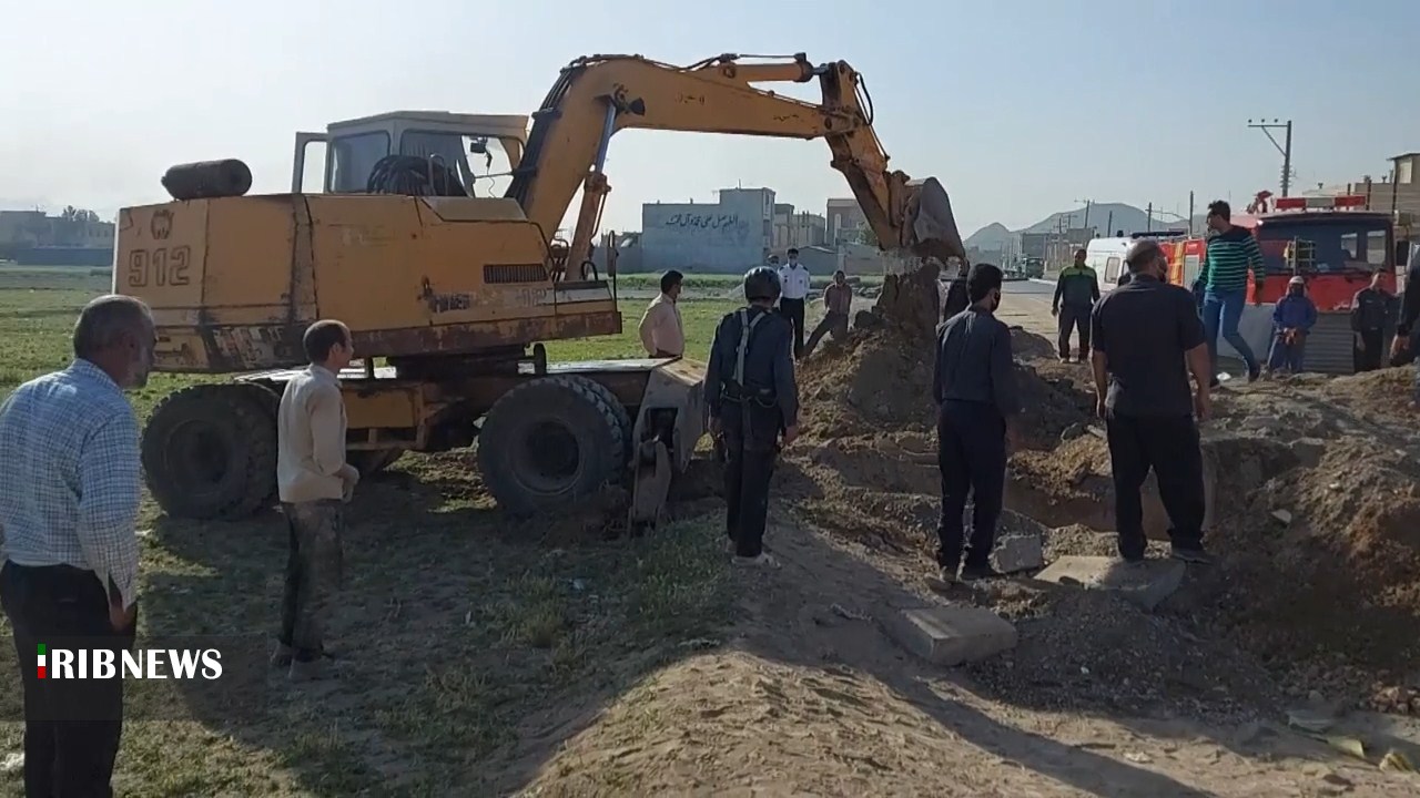 نجات ۲ کارگر از زیر آوار کانال حفر فاضلاب در فلاورجان