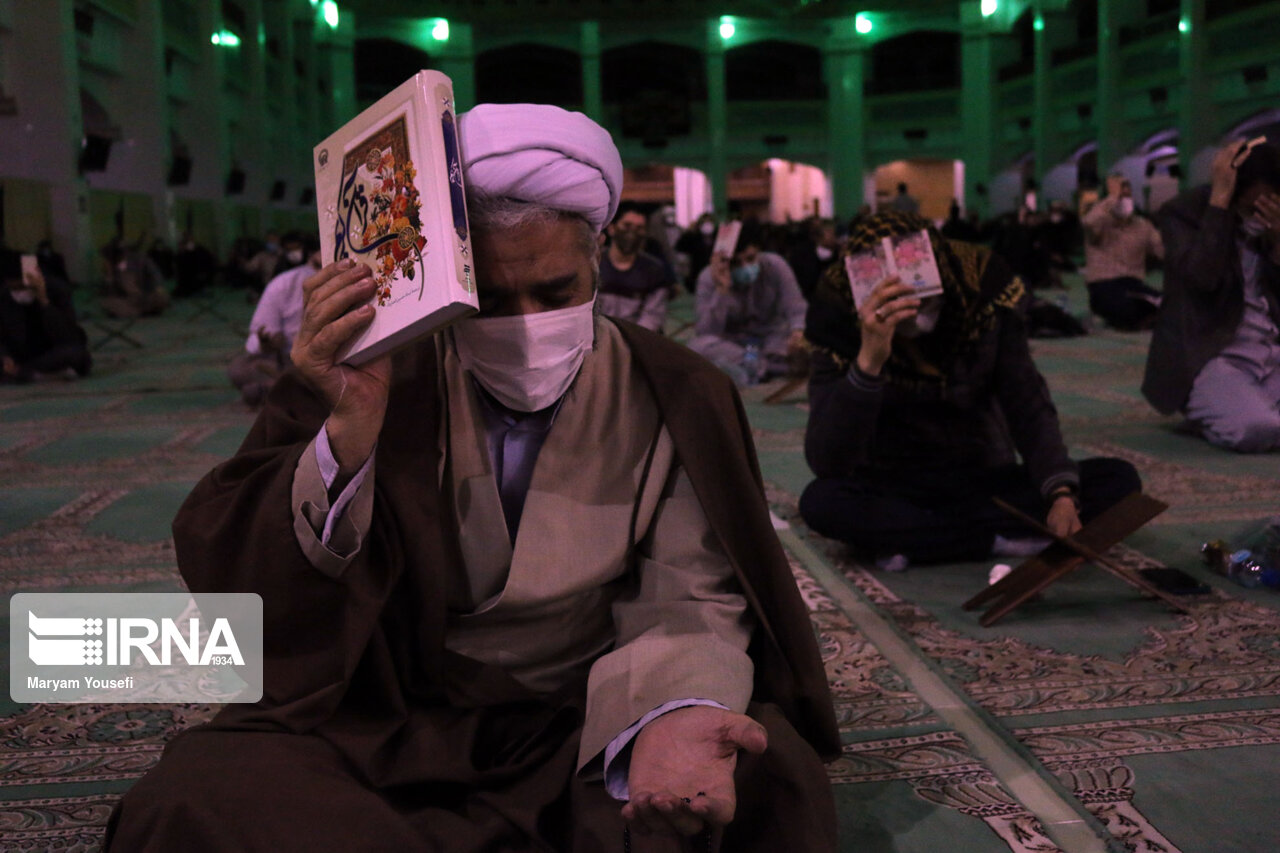 عکس/ مراسم احیای شب نوزدهم ماه رمضان در تبریز