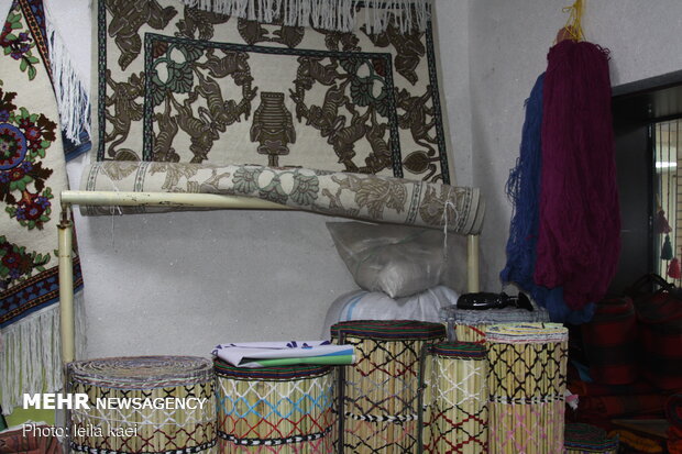 عکس/ کسادی بازار فروش صنایع دستی ایلام