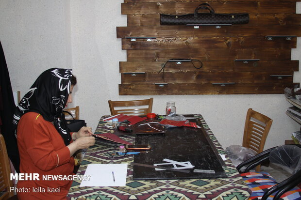 عکس/ کسادی بازار فروش صنایع دستی ایلام
