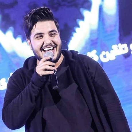 آواز خوانی آرون افشار به همراه پدرش
