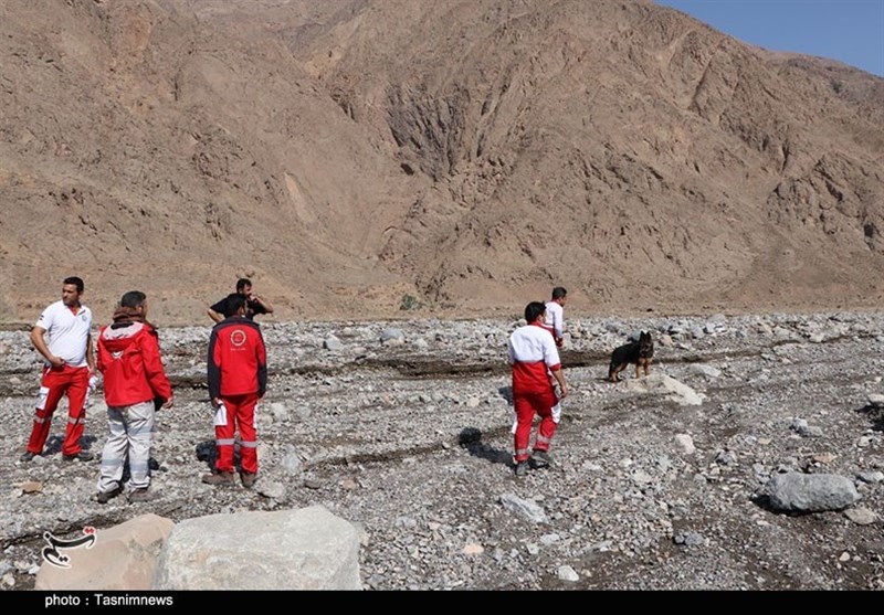 امداد هوایی و زمینی برای جستوجوی مفقودین سیل گلباف؛ اجساد ۶ نیروی اداره برق کرمان پیدا شد