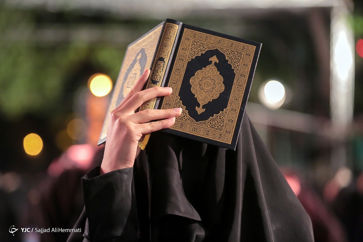 عکس/ راز و نیاز جوانان در دومین شب قدر رمضان الکریم 