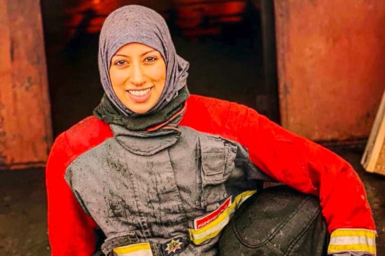 انگلیس صاحب اولین آتش نشان زن مسلمان خود شد