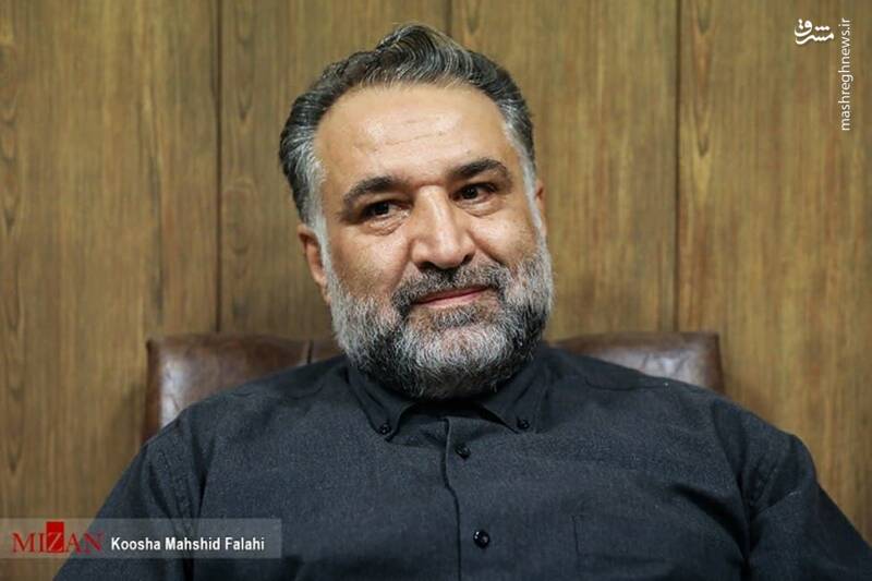 تصویر متهم به کلاهبرداری با غصب عناوین دولتی و نظامی