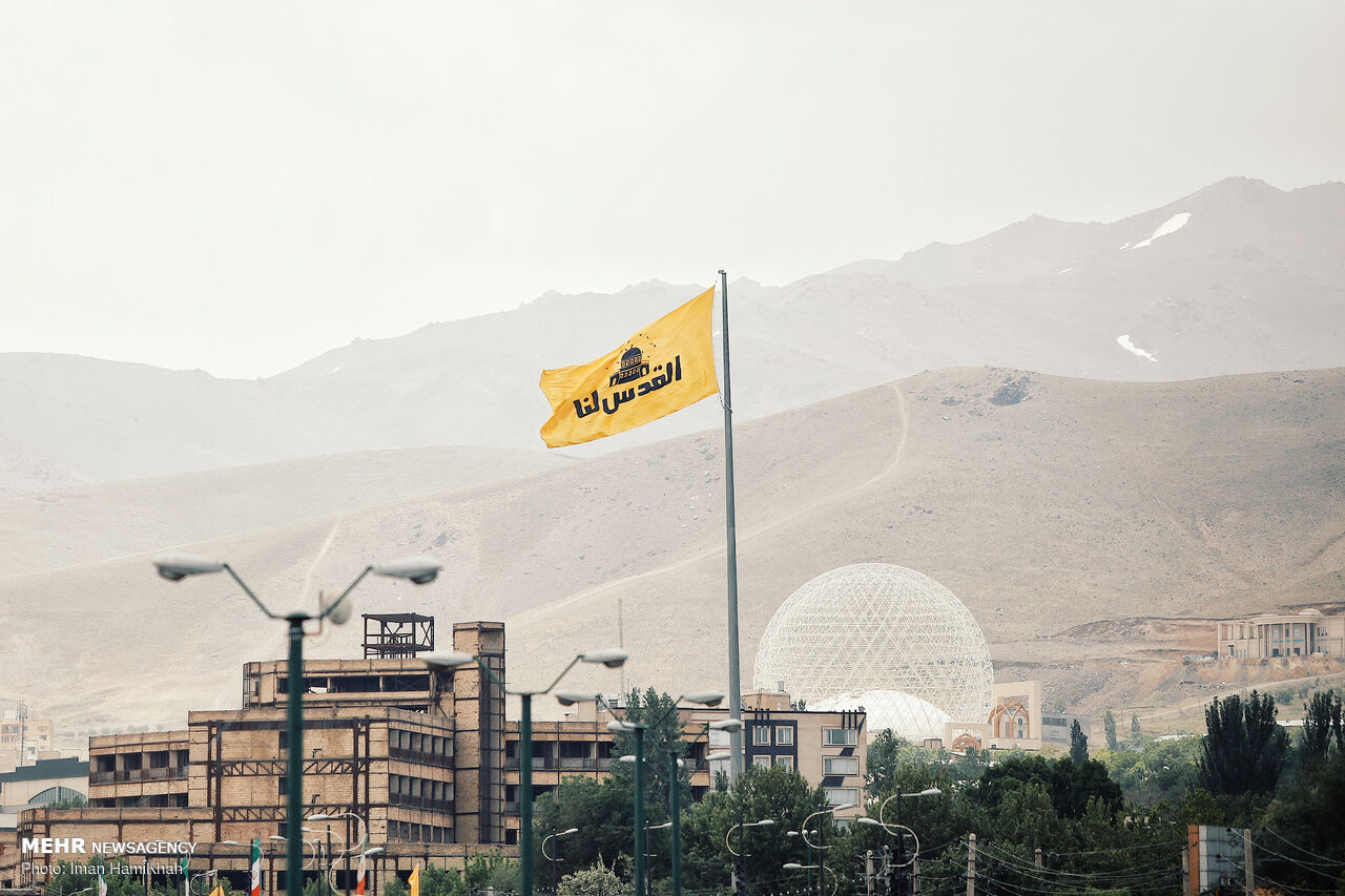 اهتزاز پرچم «القدس لنا» در همدان