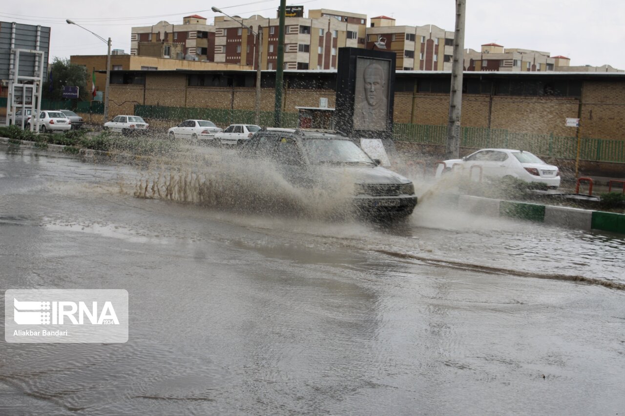 معابر شهرک پردیسان قم به علت آبگرفتگی مسدود شد