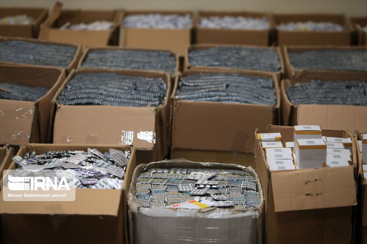 انهدام باند قاچاق دارو به افعانستان در فرودگاه مشهد