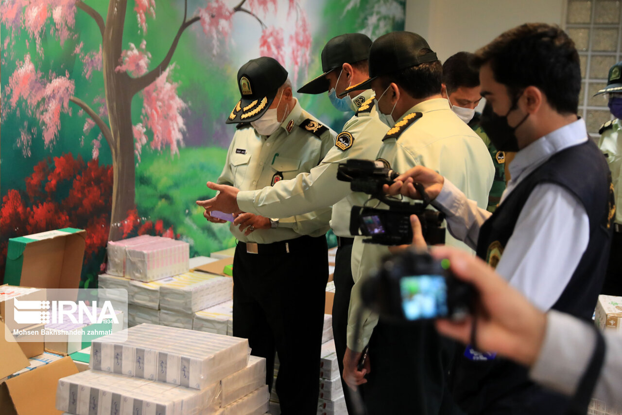 انهدام باند قاچاق دارو به افعانستان در فرودگاه مشهد