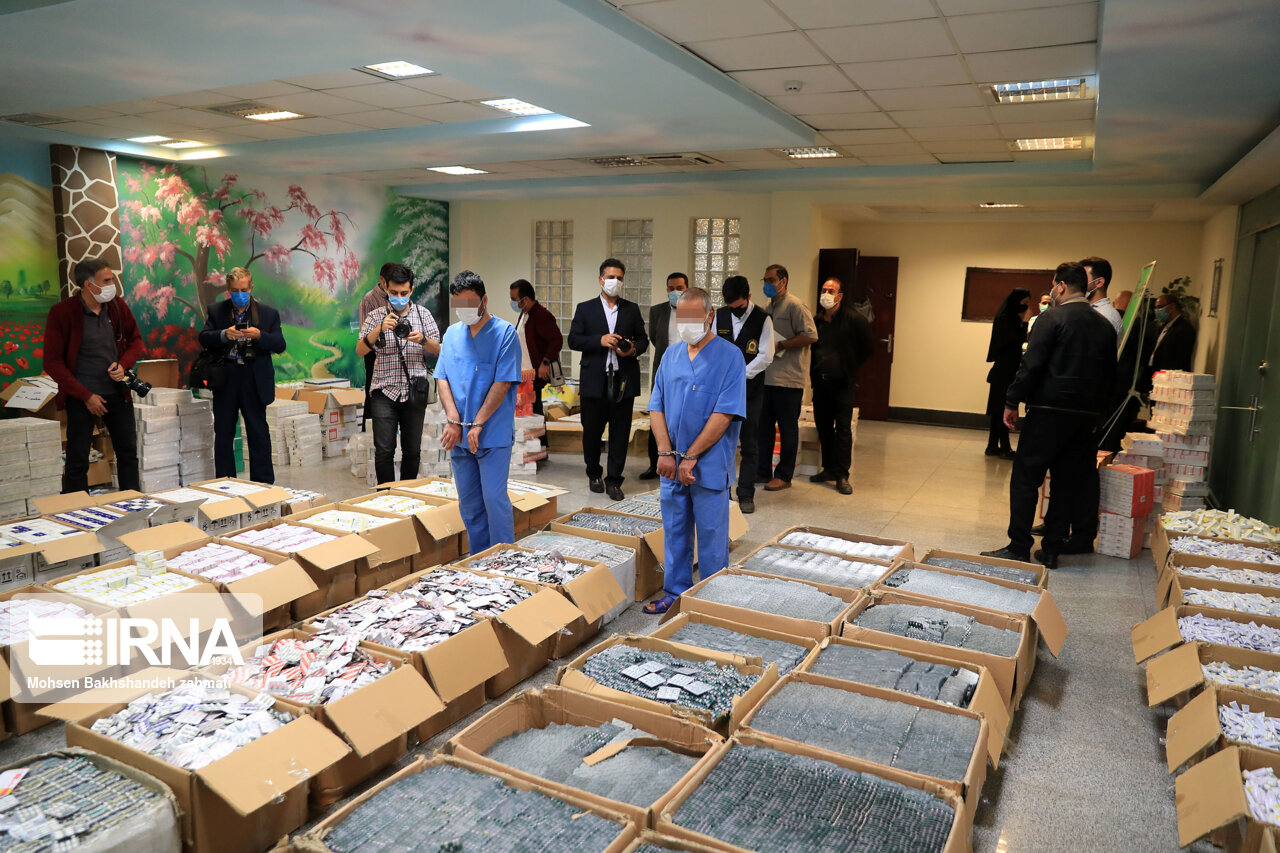 انهدام باند قاچاق دارو به افعانستان در فرودگاه مشهد