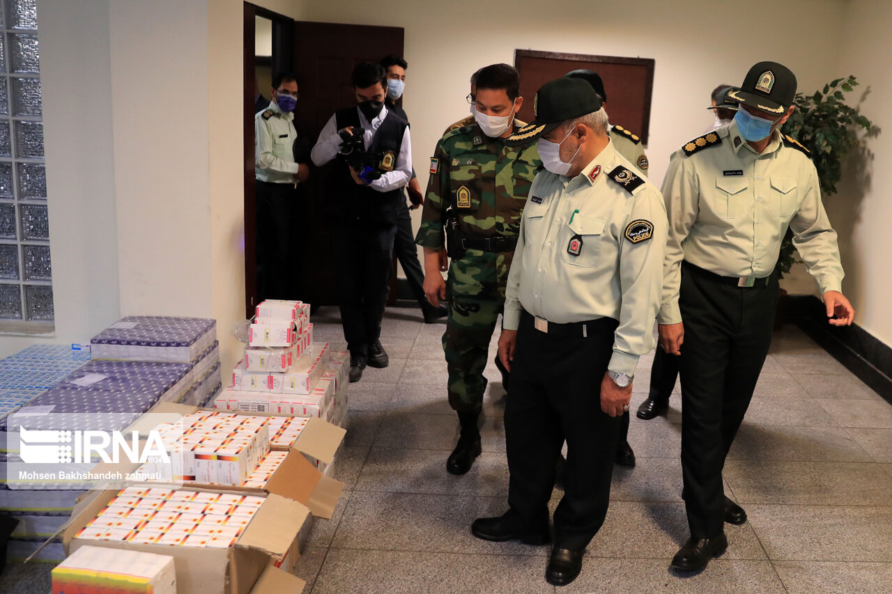 انهدام باند قاچاق دارو به افعانستان در فرودگاه مشهد