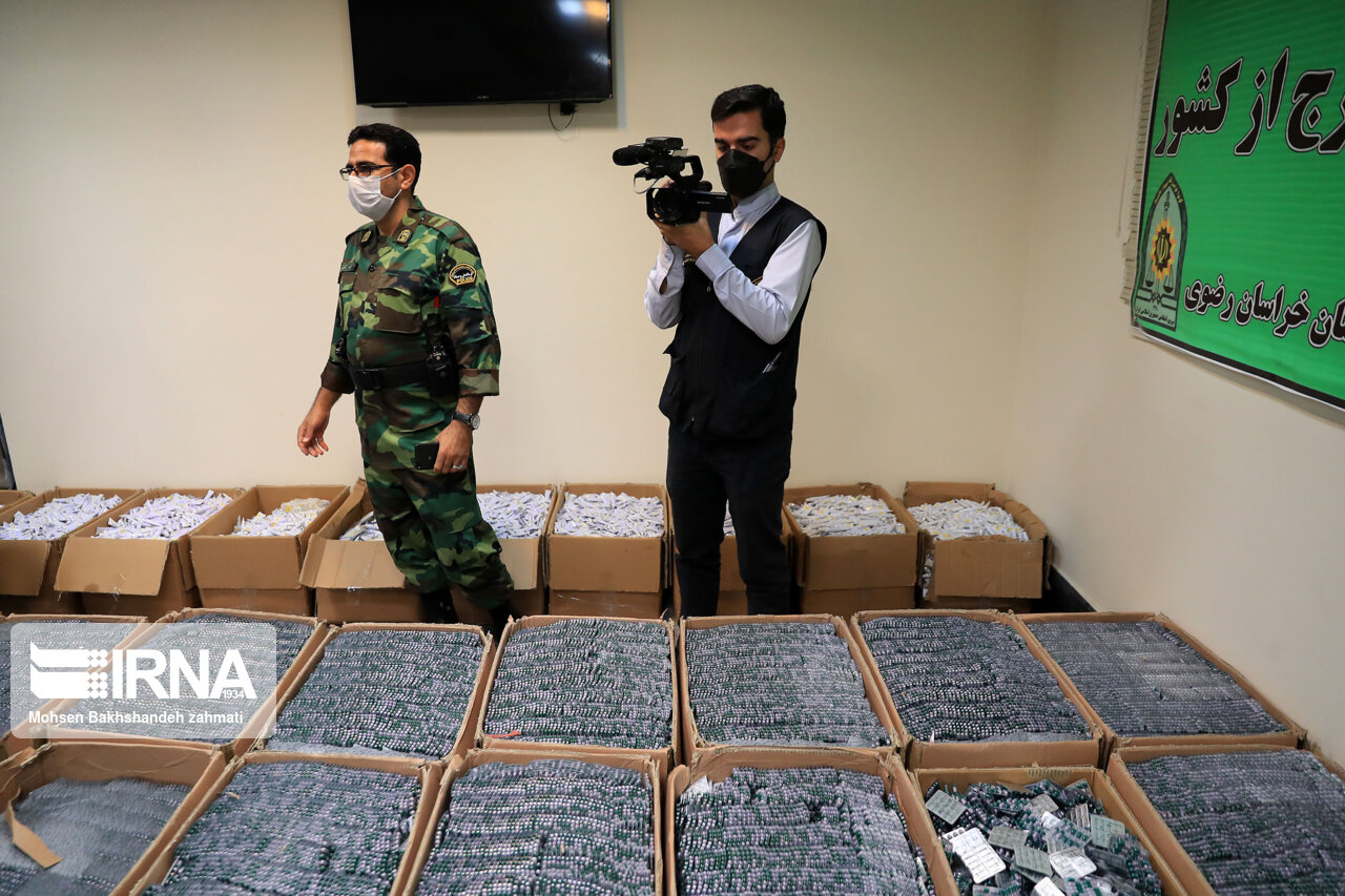انهدام باند قاچاق دارو به افعانستان در فرودگاه مشهد