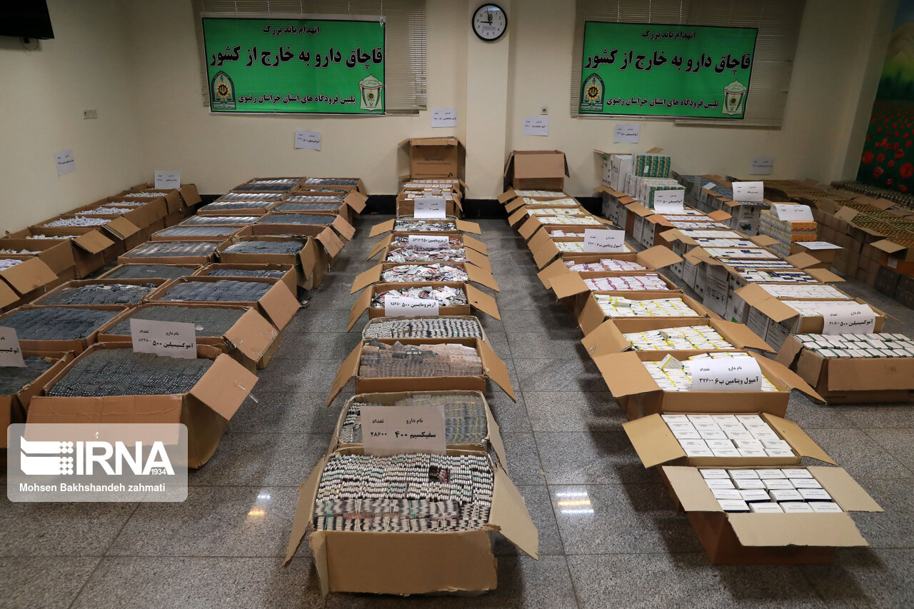 انهدام باند قاچاق دارو به افعانستان در فرودگاه مشهد
