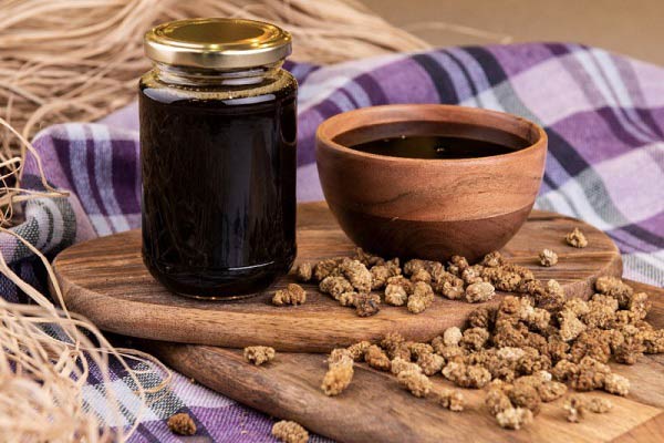 طرز تهيه شيره توت سفيد در خانه