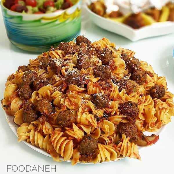 طرز تهيه پاستا «فوسيلي» با «ميت بال» خوشمزه به روش ايتاليايي