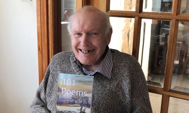 پدربزرگ ۹۲ ساله، در جمع شاعران پرفروش