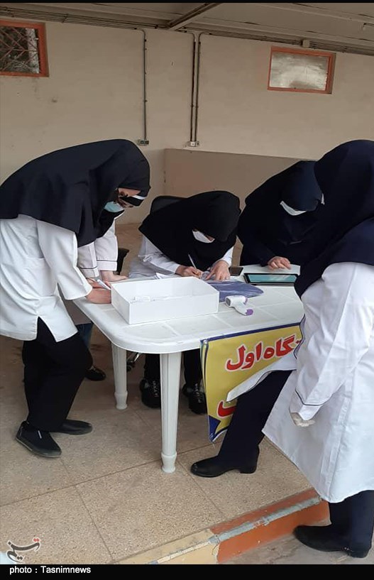 واکسیناسیون خودرویی کرونا در آران‌وبیدگل به روایت تصویر