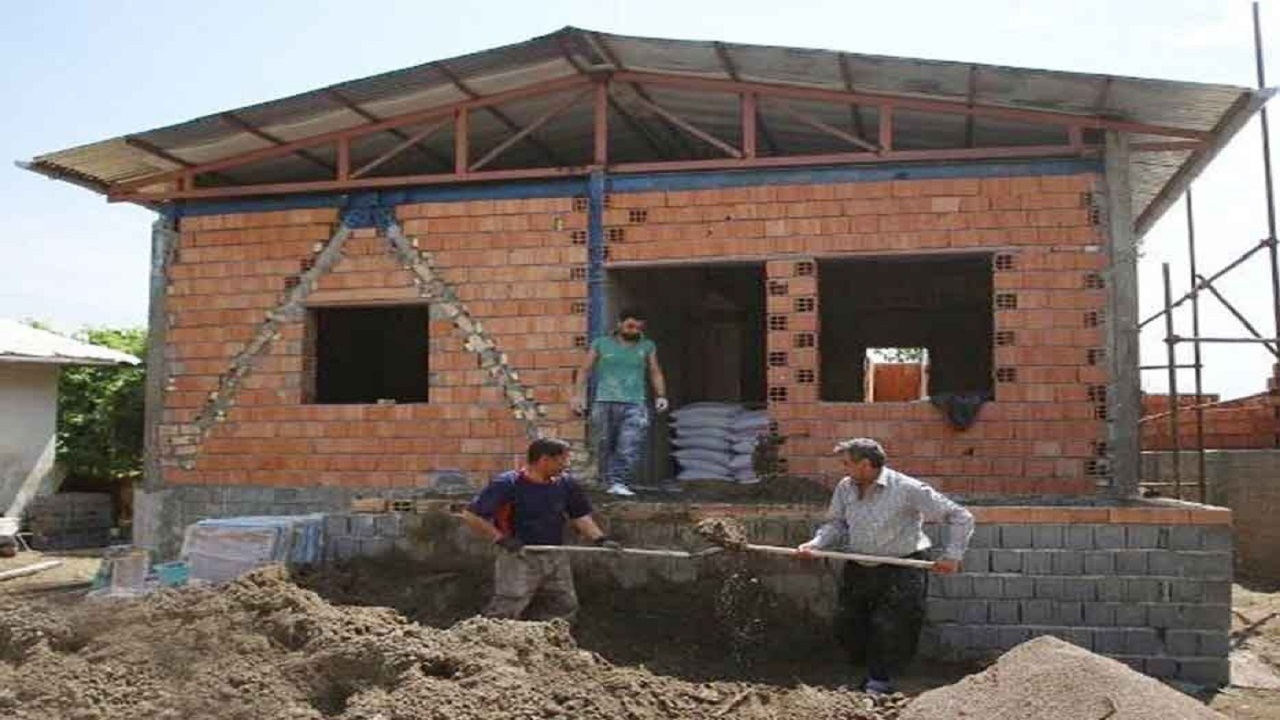خانه‌های آسیب‌دیده از زلزله میانه و سراب تا پایان تیرماه تکمیل می‌شوند