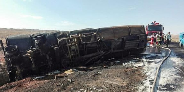 مرگ دلخراش ۲ نفر بر اثر انفجار تریلی در محور بجستان - فیضآباد