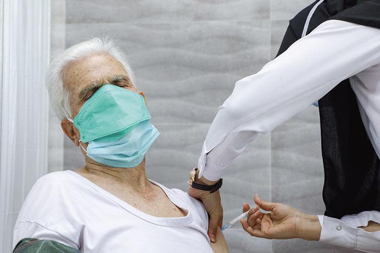 آغاز واکسیناسیون سالمندان مثبت ۷۶ سال در مشهد