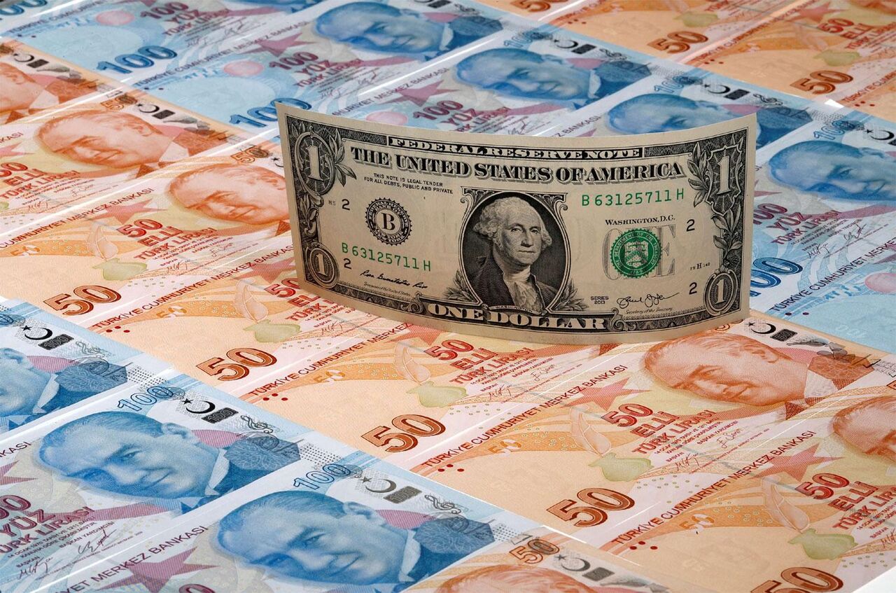 دستگیری قاچاقچی دلار در شهرضا
