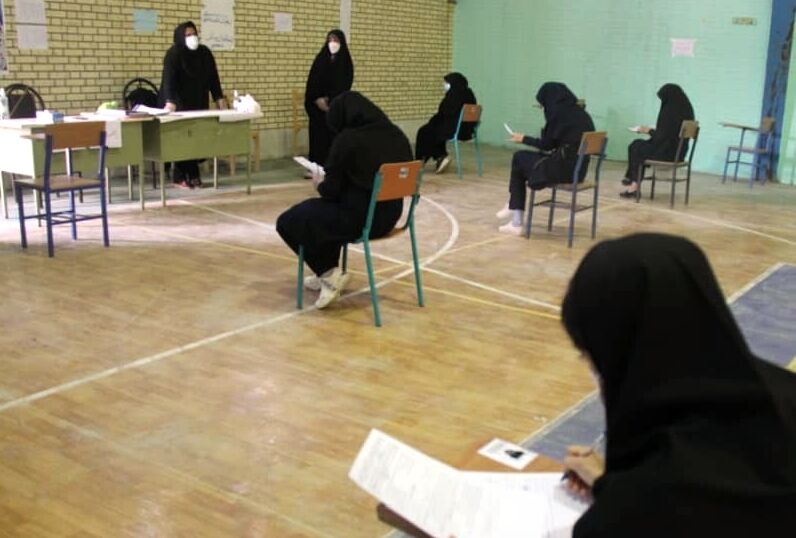 عکس/ برگزاری امتحان نهایی حضوری دانش‌آموزان گناوه