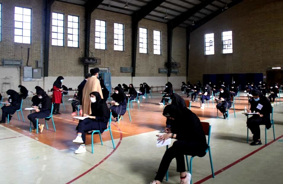 عکس/ برگزاری امتحان نهایی حضوری دانش‌آموزان گناوه