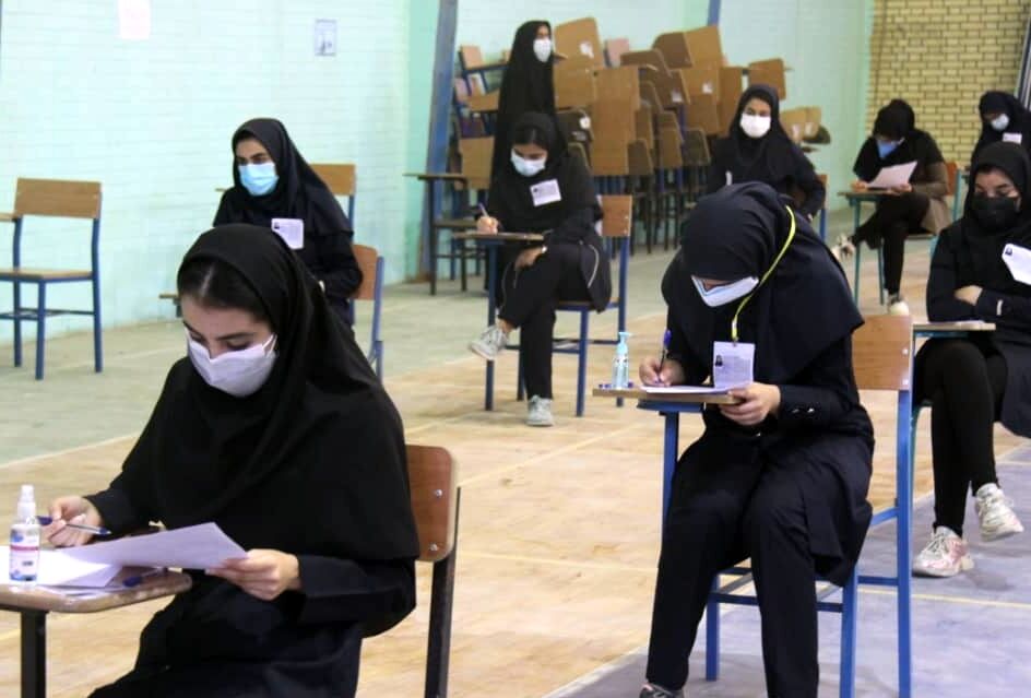 عکس/ برگزاری امتحان نهایی حضوری دانش‌آموزان گناوه