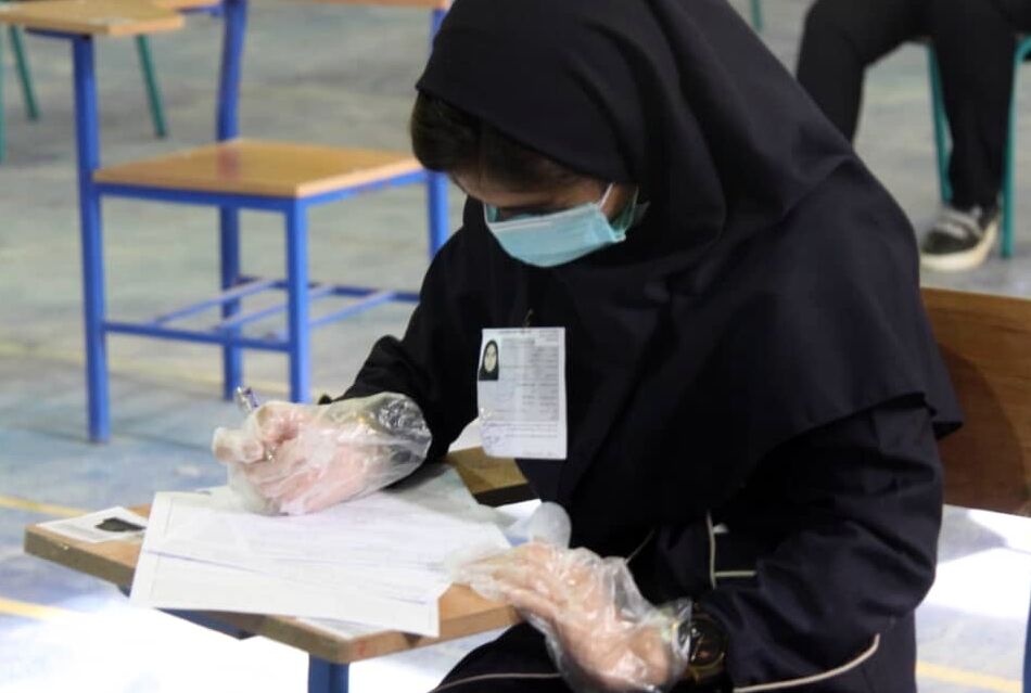 عکس/ برگزاری امتحان نهایی حضوری دانش‌آموزان گناوه